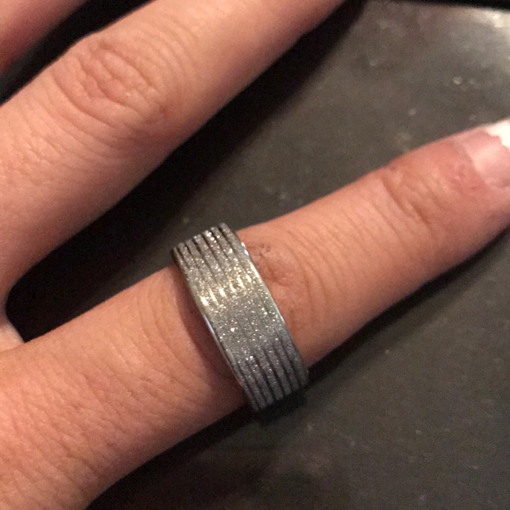 Gorgeous silver band with glitter touch